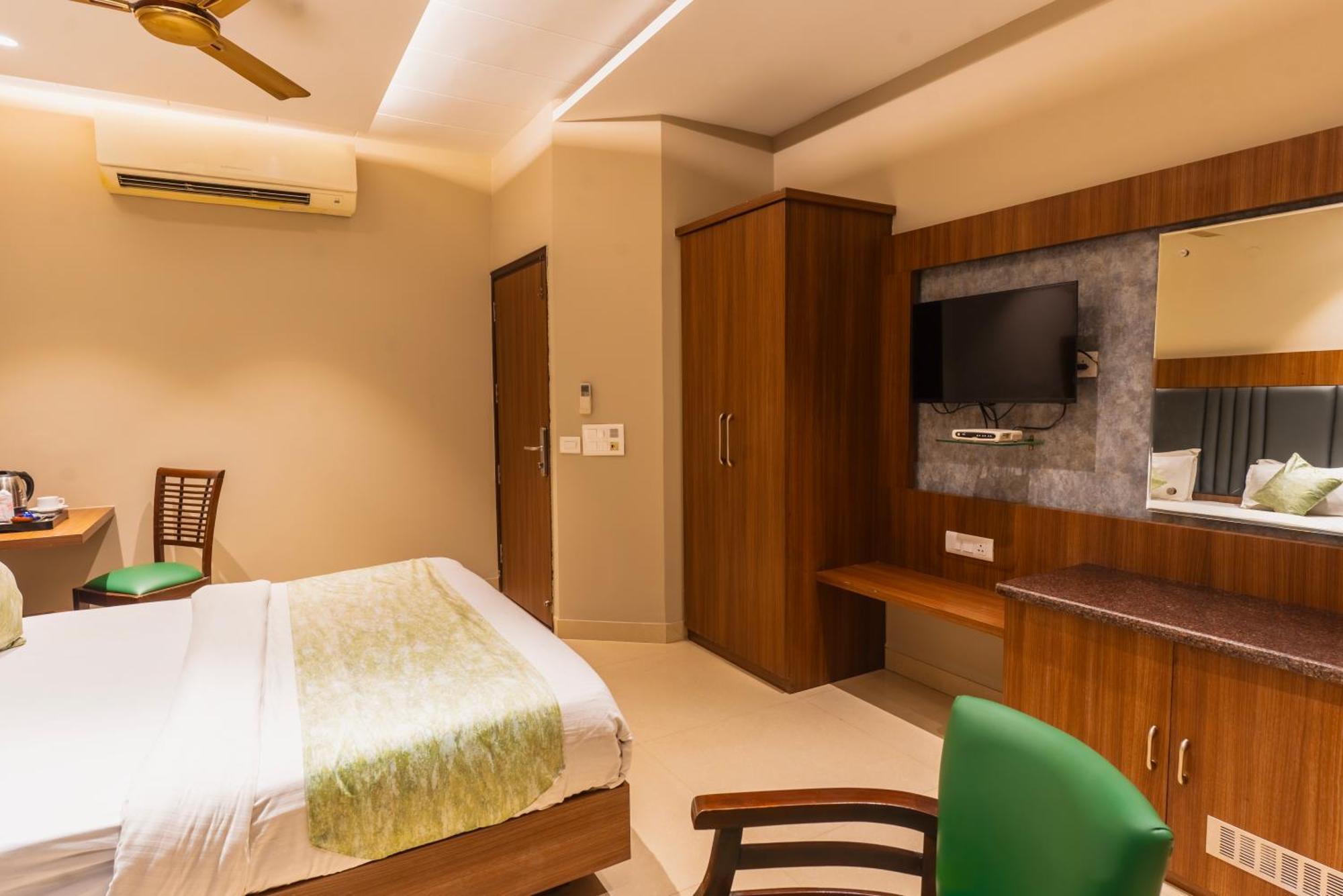 Hotel Amritsar International 2 Min Walk From Amritsar Bus Stand ภายนอก รูปภาพ