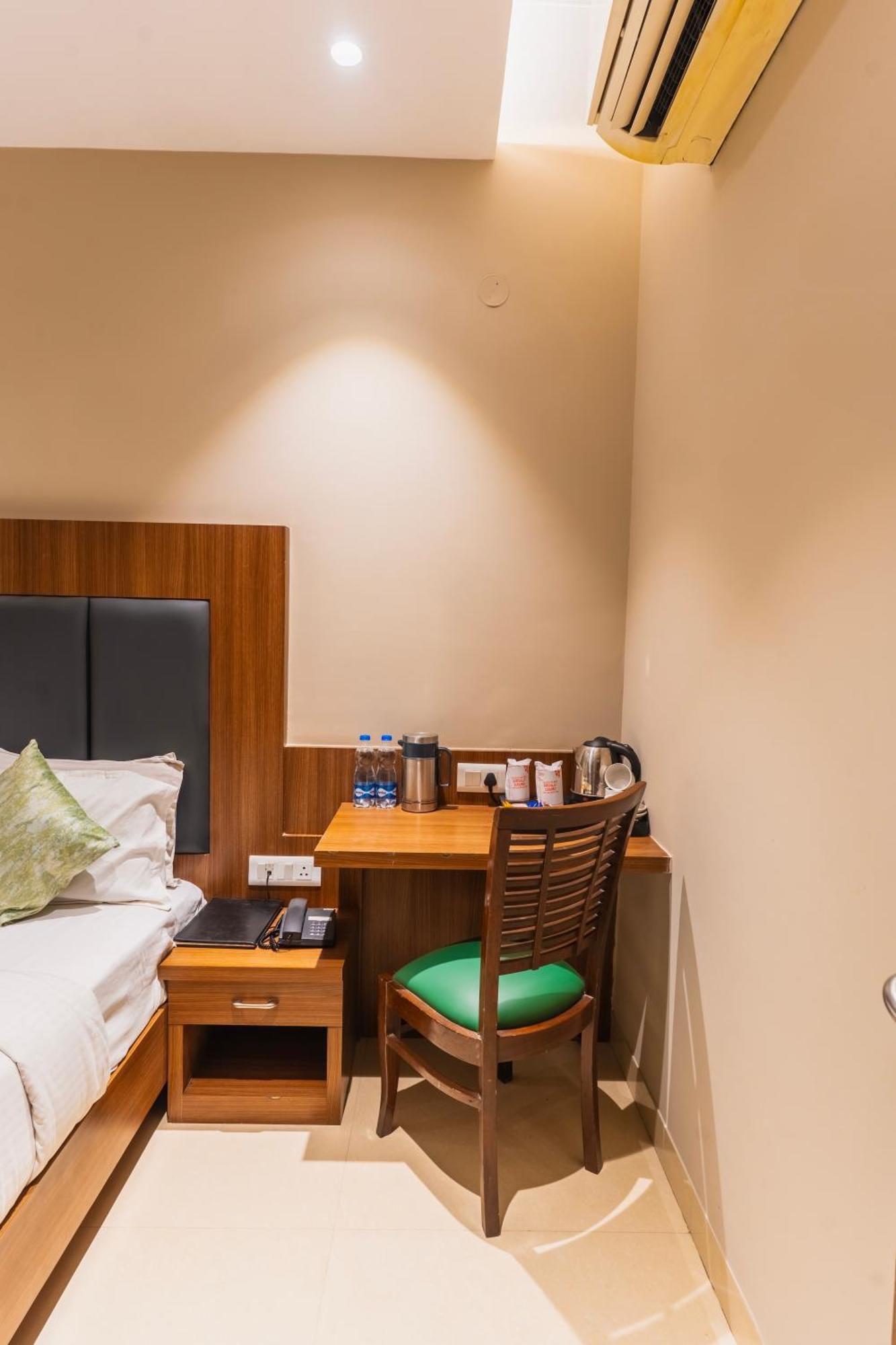 Hotel Amritsar International 2 Min Walk From Amritsar Bus Stand ภายนอก รูปภาพ