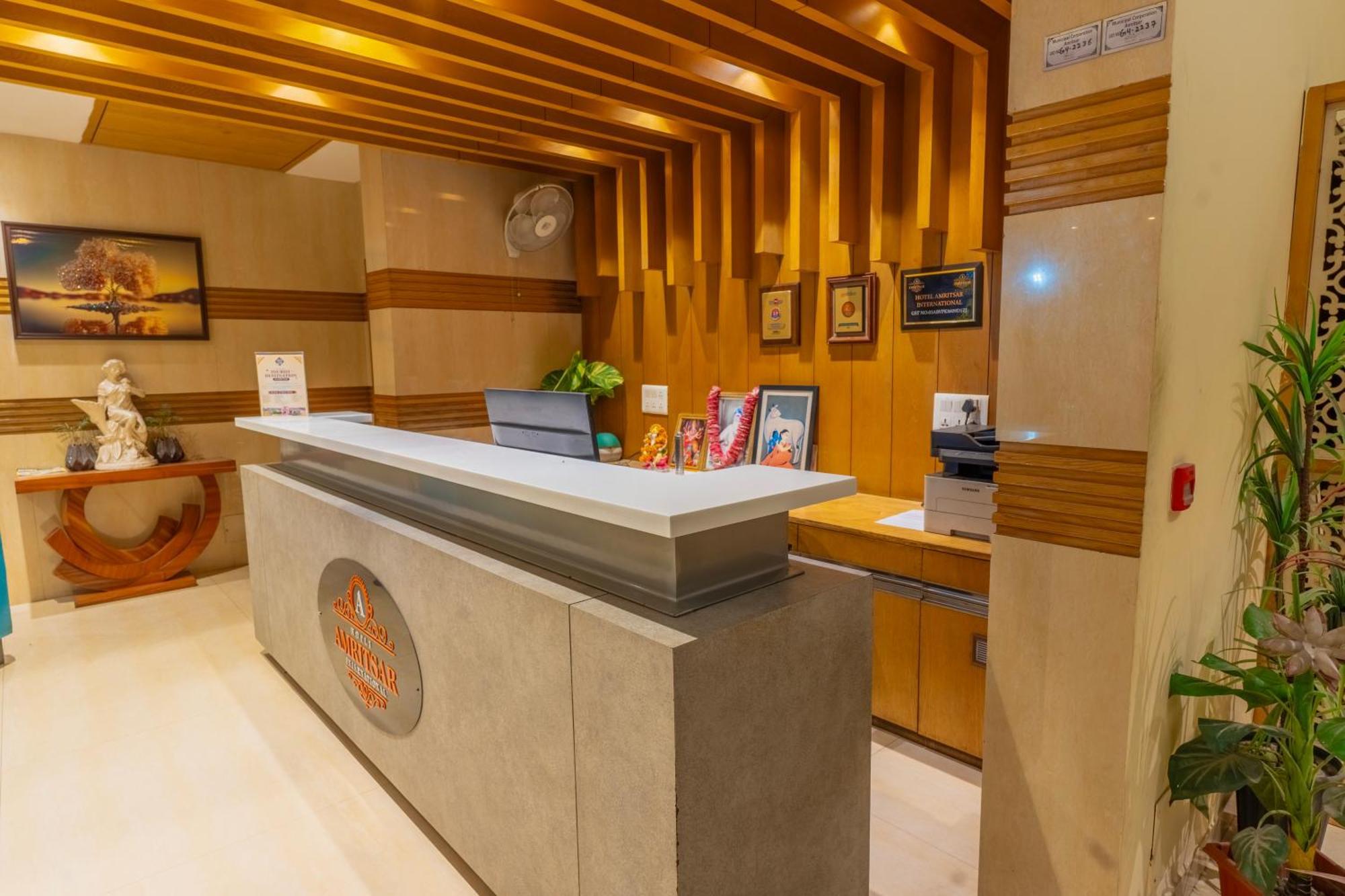 Hotel Amritsar International 2 Min Walk From Amritsar Bus Stand ภายนอก รูปภาพ