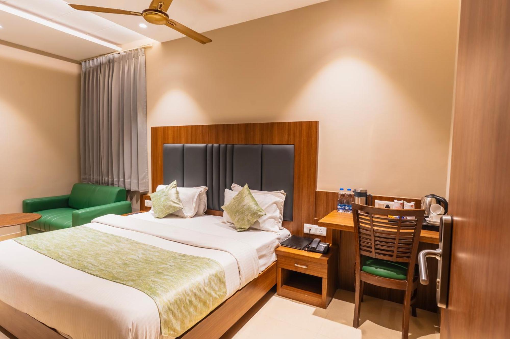 Hotel Amritsar International 2 Min Walk From Amritsar Bus Stand ภายนอก รูปภาพ