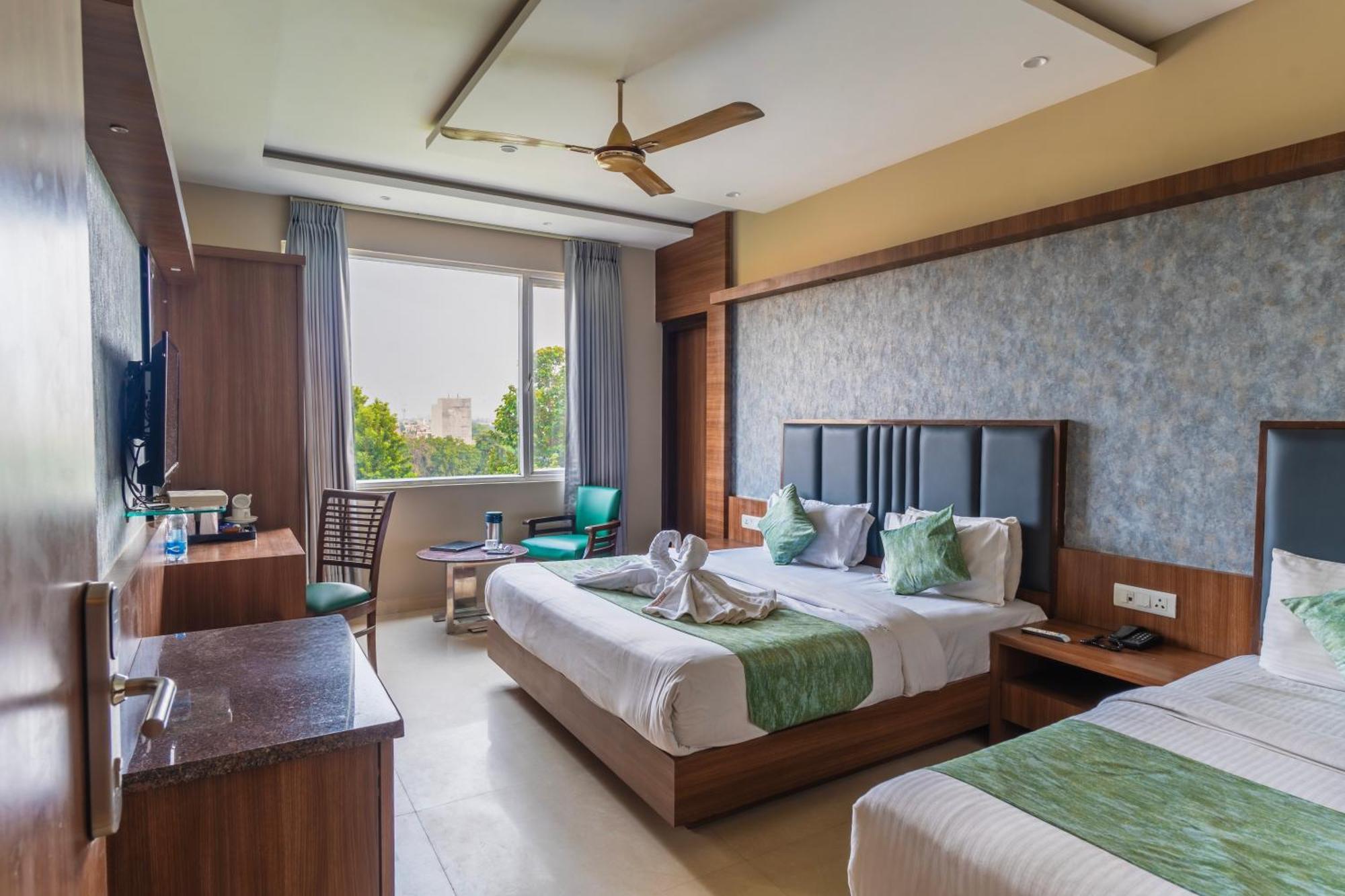 Hotel Amritsar International 2 Min Walk From Amritsar Bus Stand ภายนอก รูปภาพ