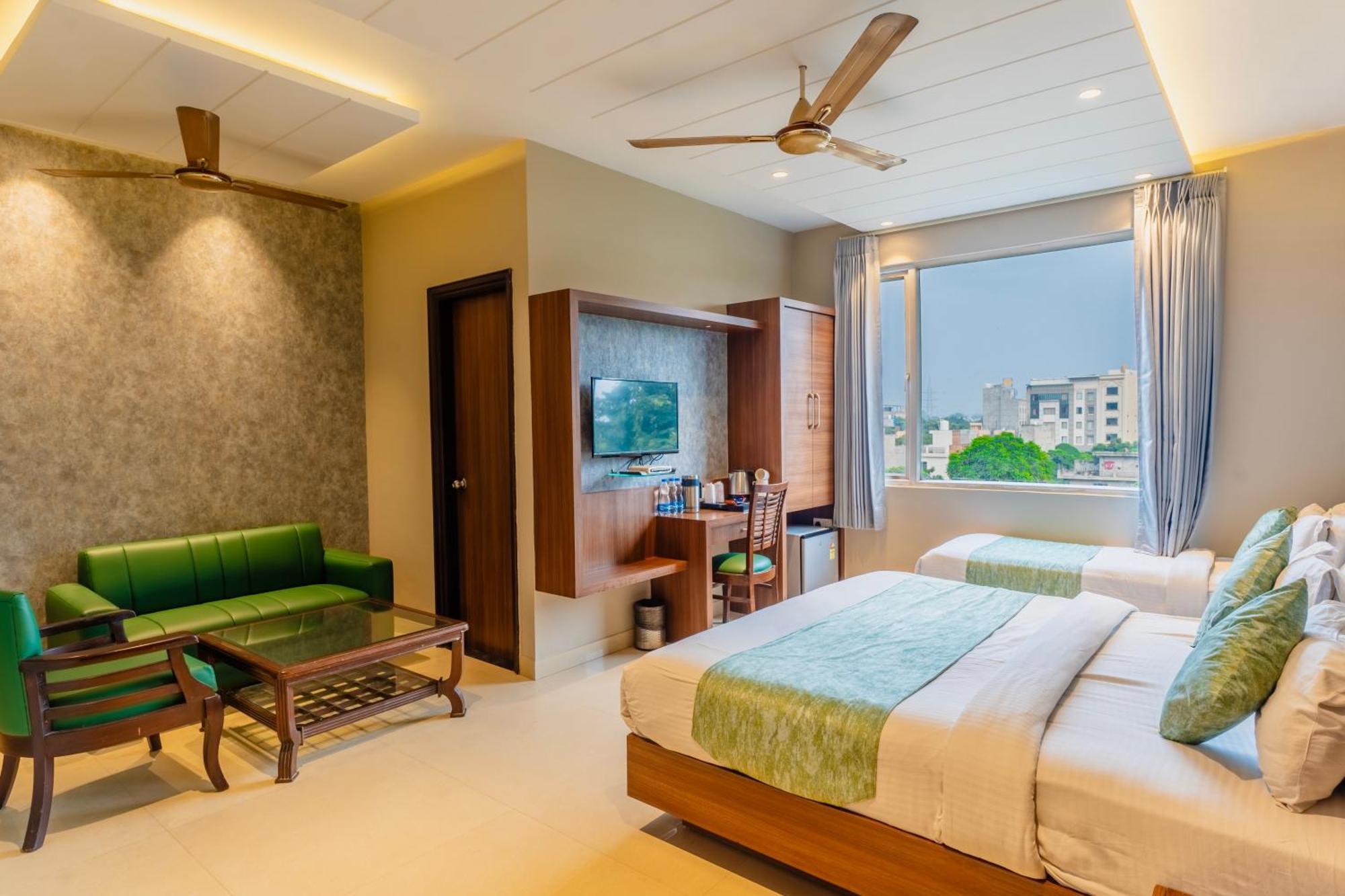 Hotel Amritsar International 2 Min Walk From Amritsar Bus Stand ภายนอก รูปภาพ
